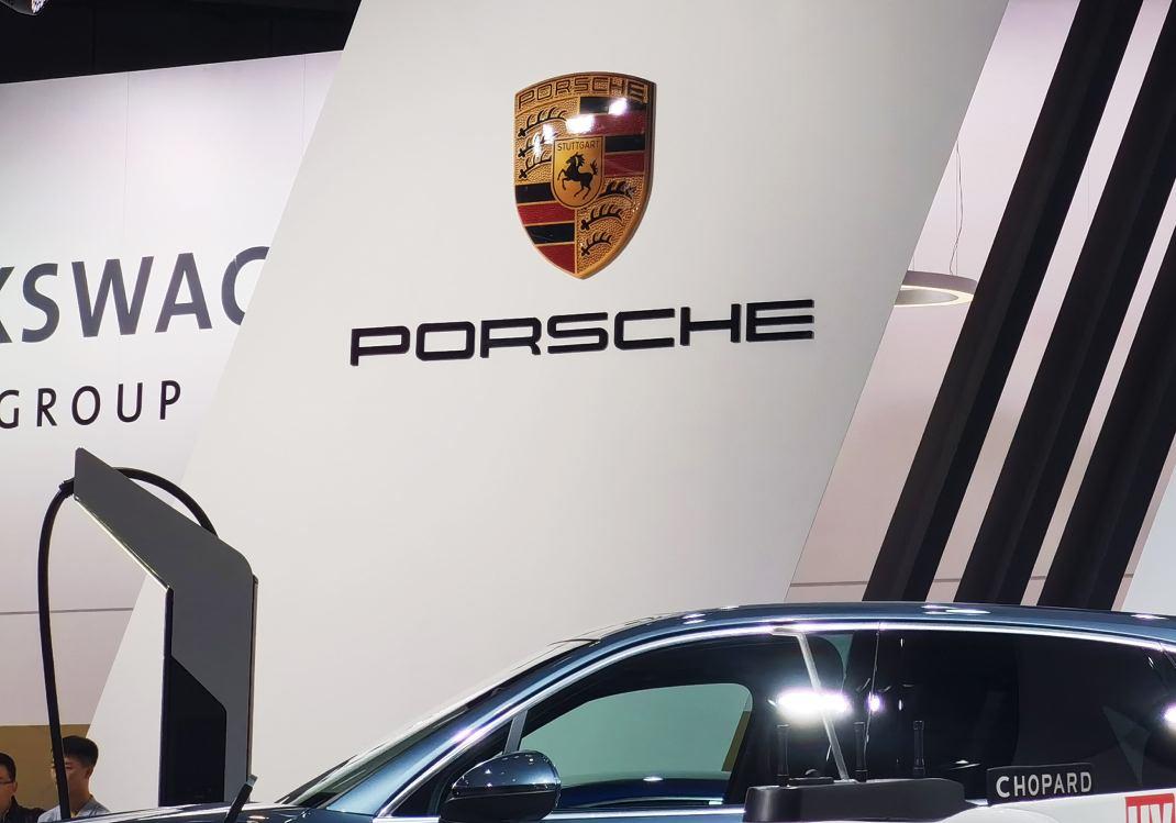 保时捷三季度亏损近10亿欧元，沃尔沃股价暴涨41%！车企密集发布三季报：谁在“渡劫”？谁在“狂欢”？